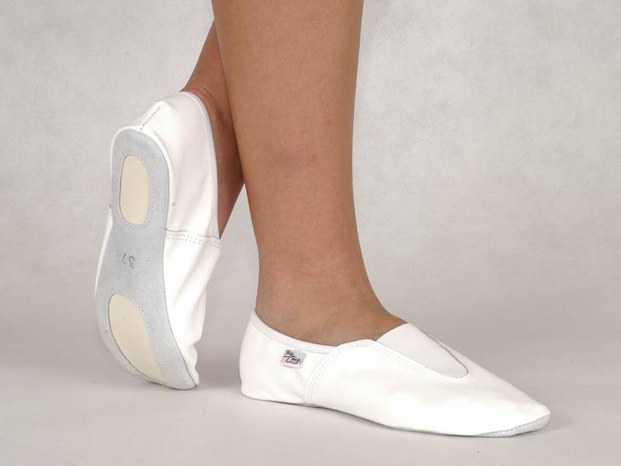 Gymnastic shoe 210